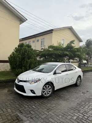 Toyota Corolla LE Premium 4dr Sedan (1.8L 4cyl CVT) 2014 White