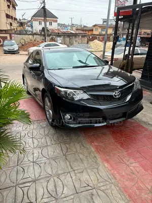 Toyota Camry SE 4dr Sedan (2.5L 4cyl 6A) 2012