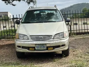 Toyota Picnic 2000 Silver