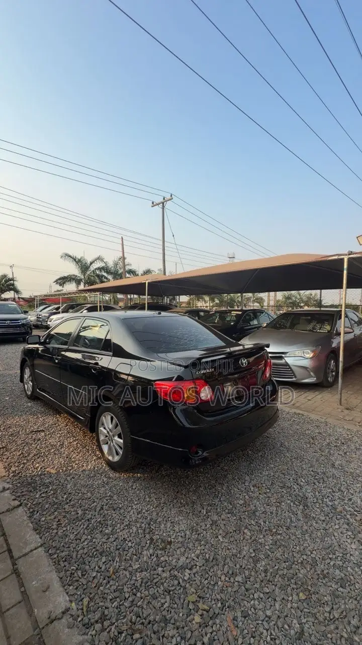 Toyota Corolla 2010 Black