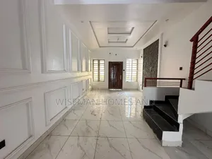 2bdrm Duplex in Sky Mall Axis for rent