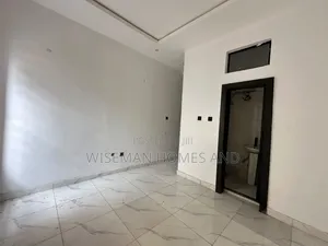 2bdrm Duplex in Sky Mall Axis for rent