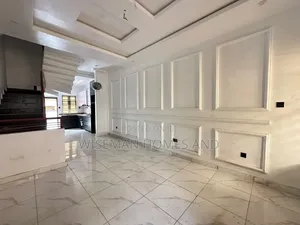 2bdrm Duplex in Sky Mall Axis for rent