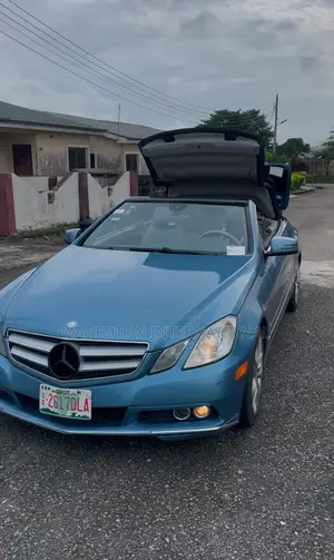 Mercedes-Benz E350 Base BlueTec Sedan (3.0L 6cyl 7A) 2011 Blue