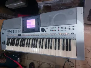 Yamaha Keyboard S700
