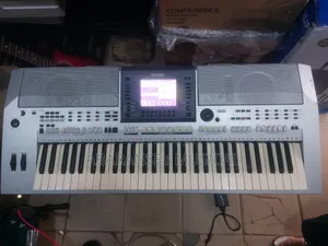 Yamaha Keyboard S700