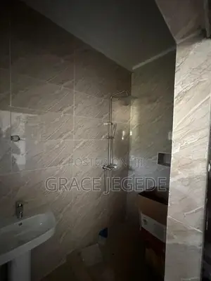 3bdrm Duplex in Luxier Estate for rent
