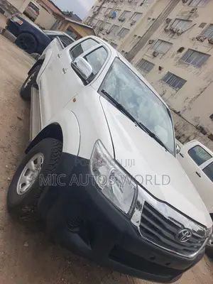 Toyota Hilux 2011 White