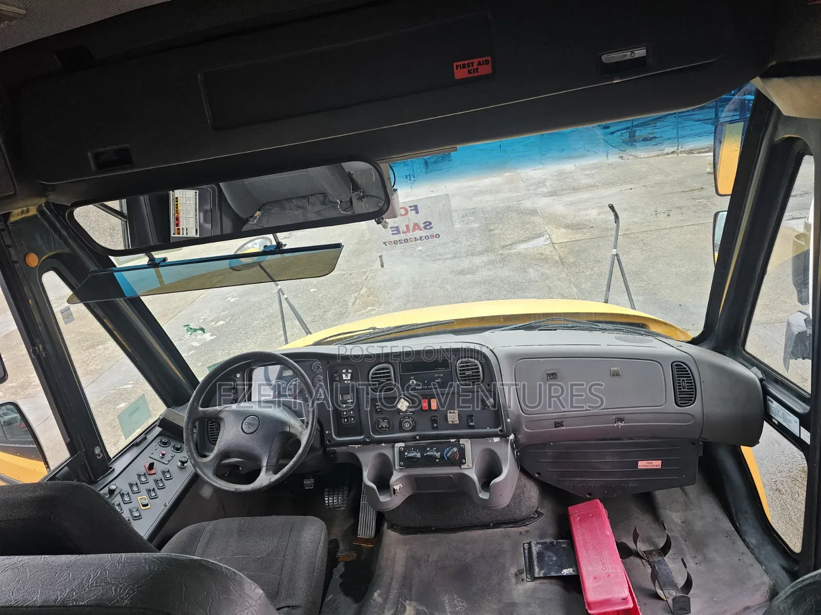 Freightliner M2 Ameritrans 2010 Yellow