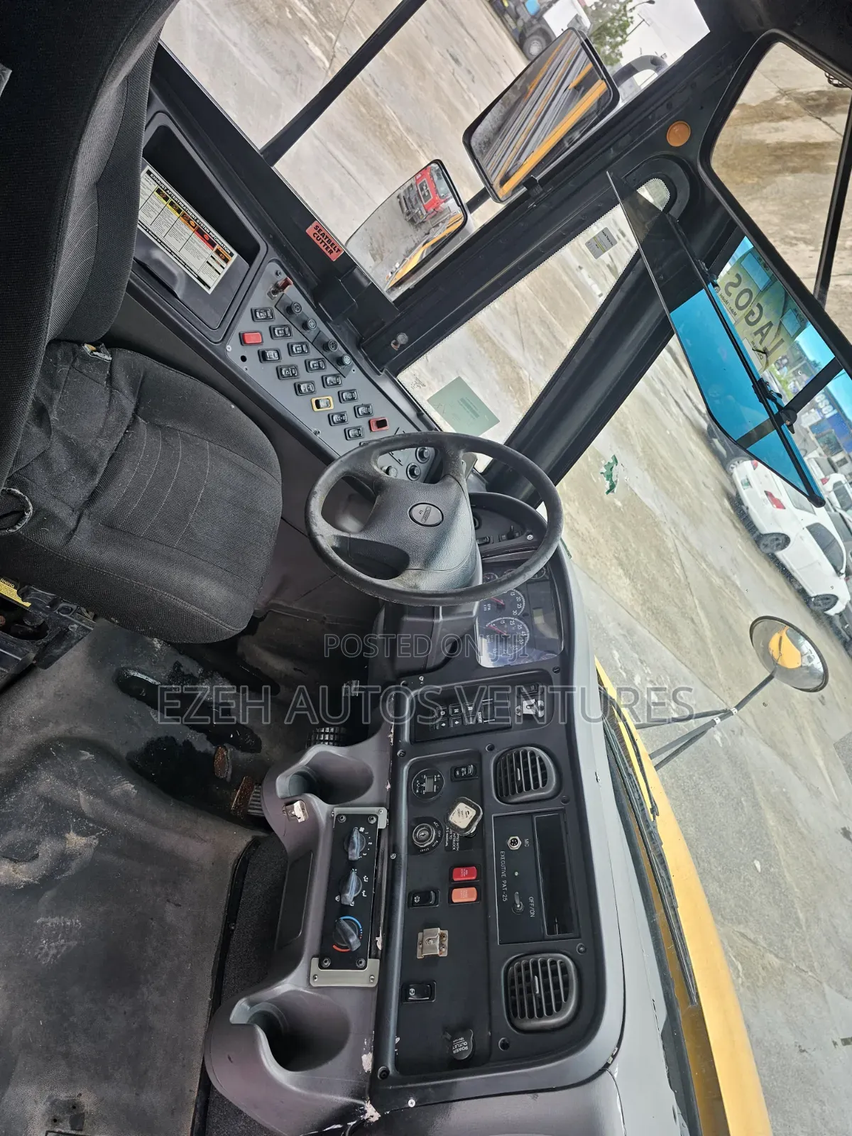 Freightliner M2 Ameritrans 2010 Yellow
