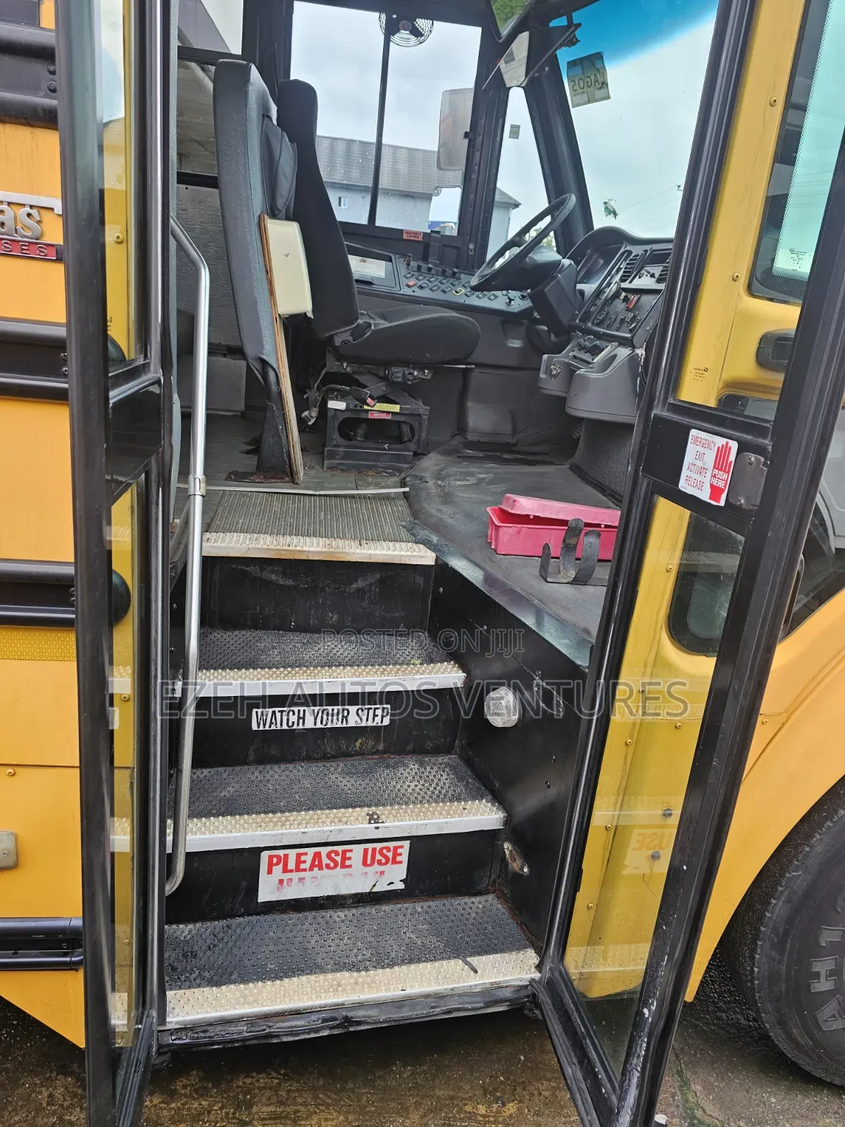 Freightliner M2 Ameritrans 2010 Yellow