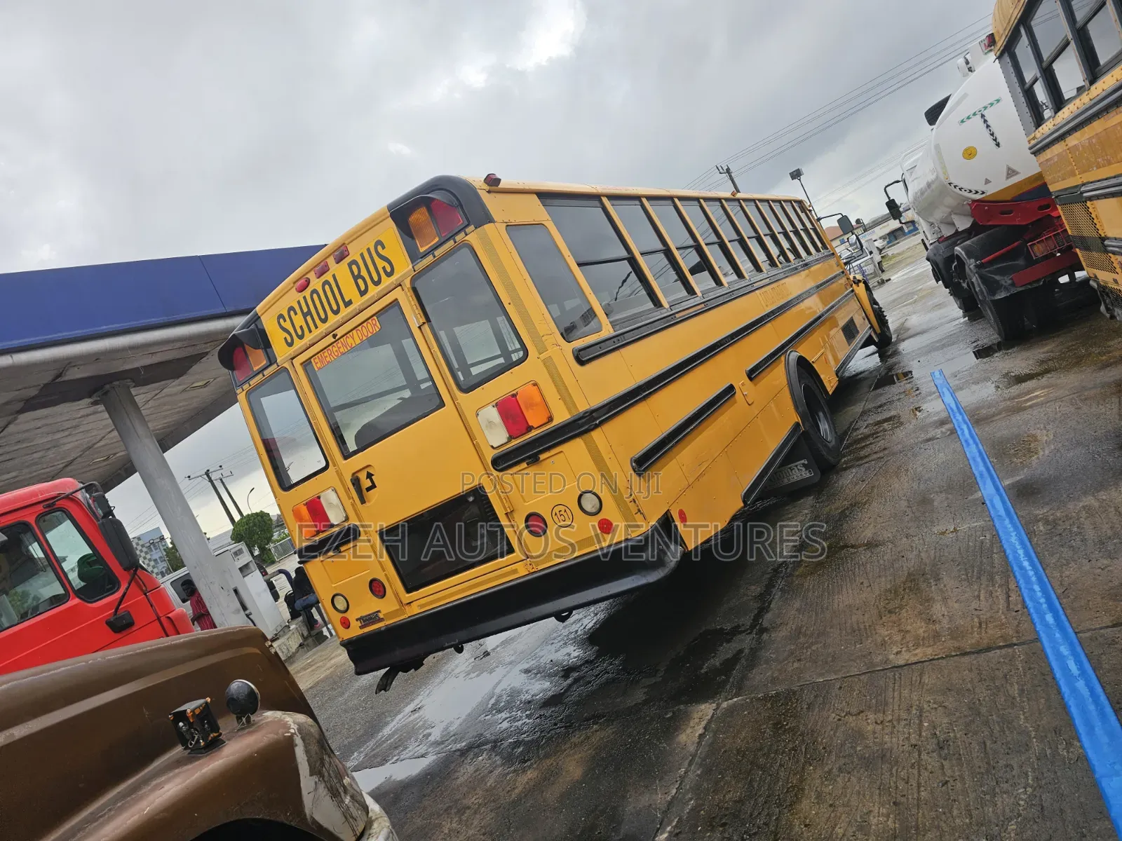 Freightliner M2 Ameritrans 2010 Yellow