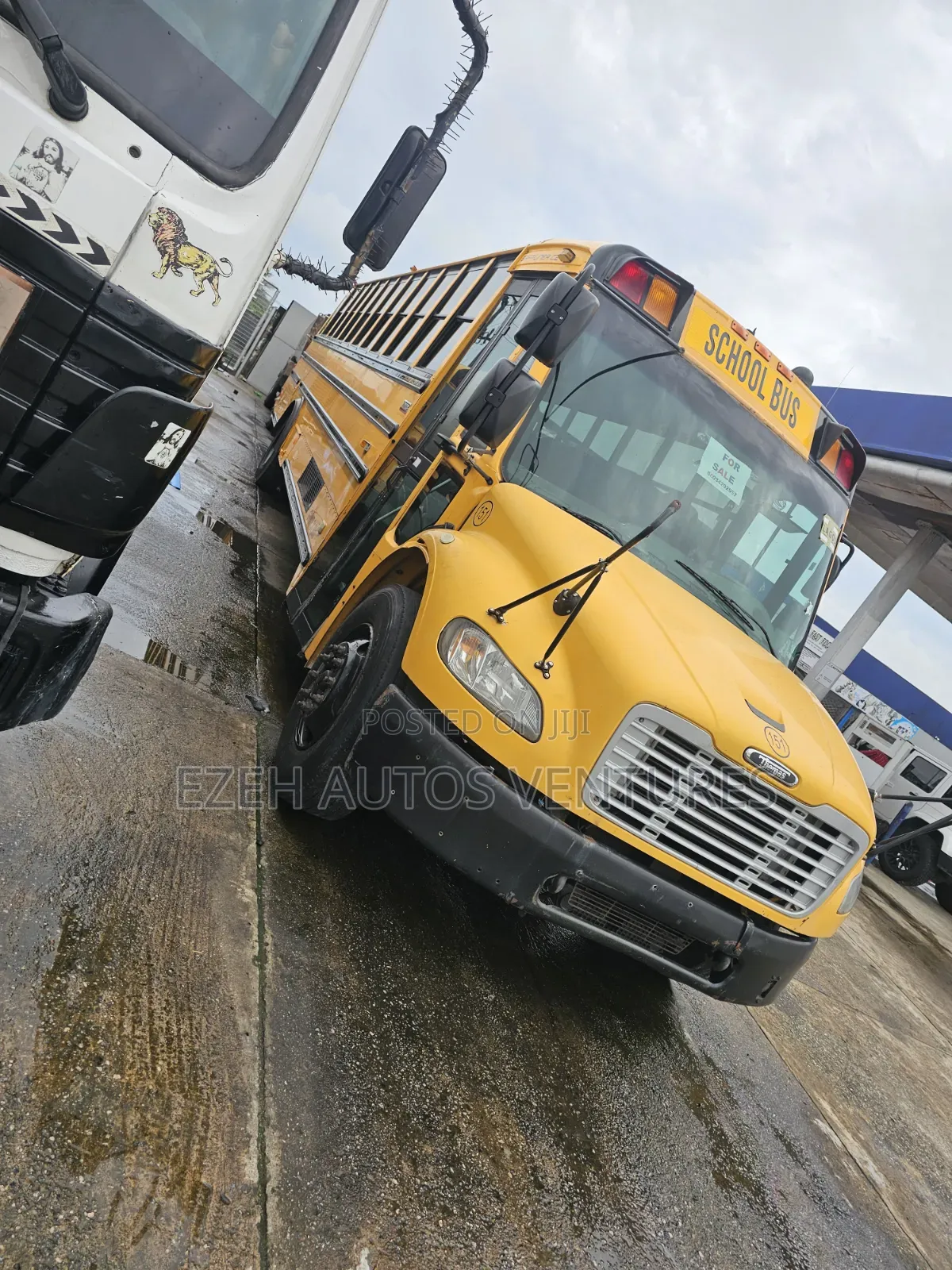 Freightliner M2 Ameritrans 2010 Yellow