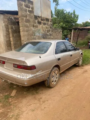 Toyota Camry CE 4dr Sedan (2.2L 4cyl 4A) 2000 Gold