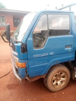 Toyota HiAce 2002 Blue