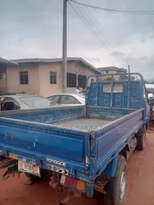 Toyota HiAce 2002 Blue