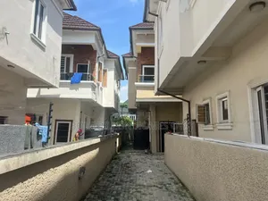 4bdrm Duplex in Chevron Alternative for sale