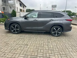 Toyota Highlander 2021 Gray