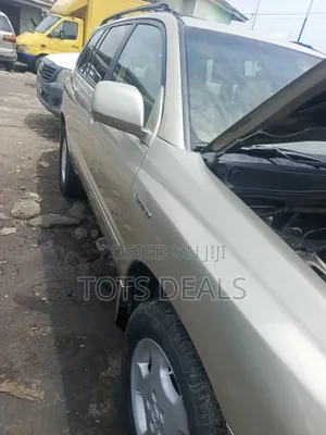 Toyota Highlander Limited 2025 Gold