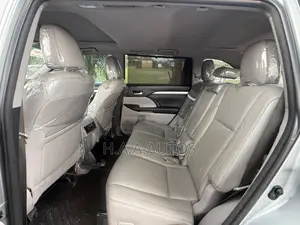 Toyota Highlander XLE V6 4x2 (3.5L 6cyl 6A) 2016 Silver