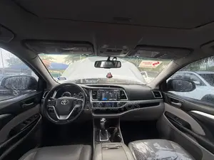 Toyota Highlander XLE V6 4x2 (3.5L 6cyl 6A) 2016 Silver