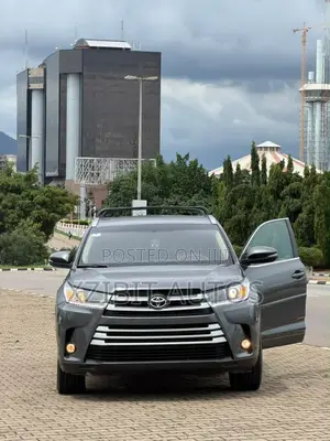 Toyota Highlander XLE V6 4x4 (3.5L 6cyl 6A) 2016 Gray