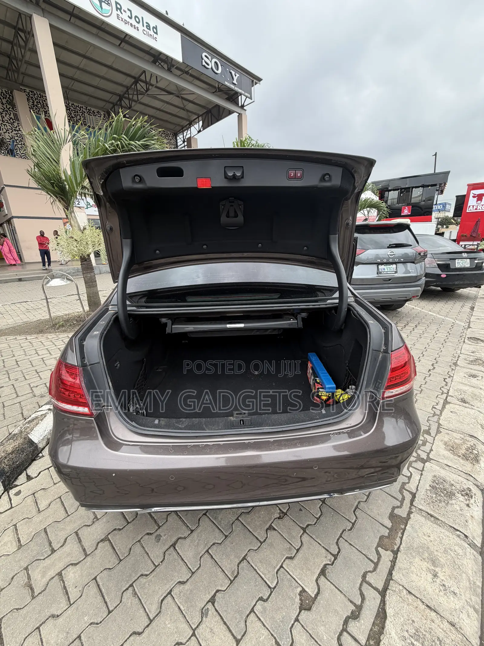 Mercedes-Benz E350 2015 Brown