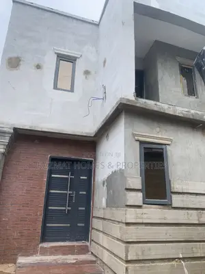 2bdrm Block of Flats in Okota for rent