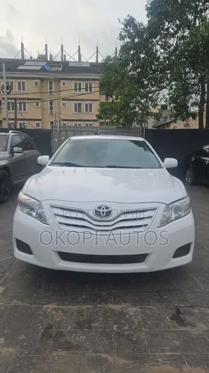 Toyota Camry LE 4dr Sedan (2.5L 4cyl 6AM) 2010 White