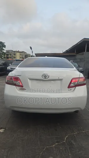 Toyota Camry LE 4dr Sedan (2.5L 4cyl 6AM) 2010 White