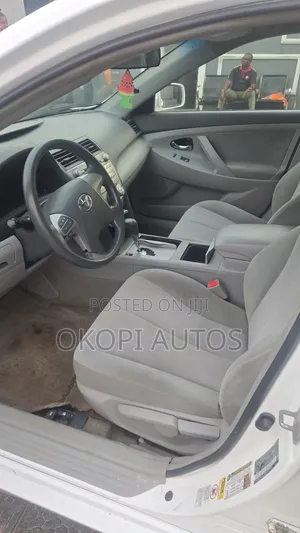 Toyota Camry LE 4dr Sedan (2.5L 4cyl 6AM) 2010 White