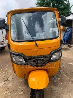 TVS King Cargo 2023 Yellow