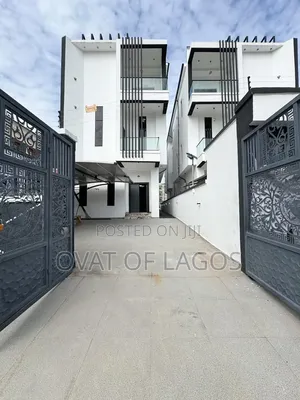 5bdrm Duplex in Ikta, Ikota for sale