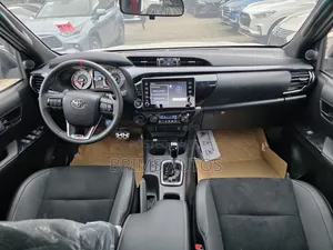 New Toyota Hilux 2025 White