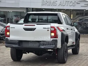 New Toyota Hilux 2025 White