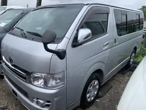 Toyota HiAce 2016 Silver