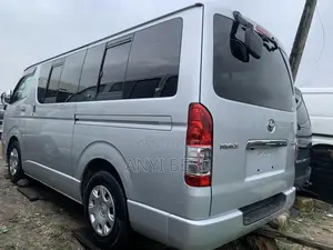 Toyota HiAce 2016 Silver