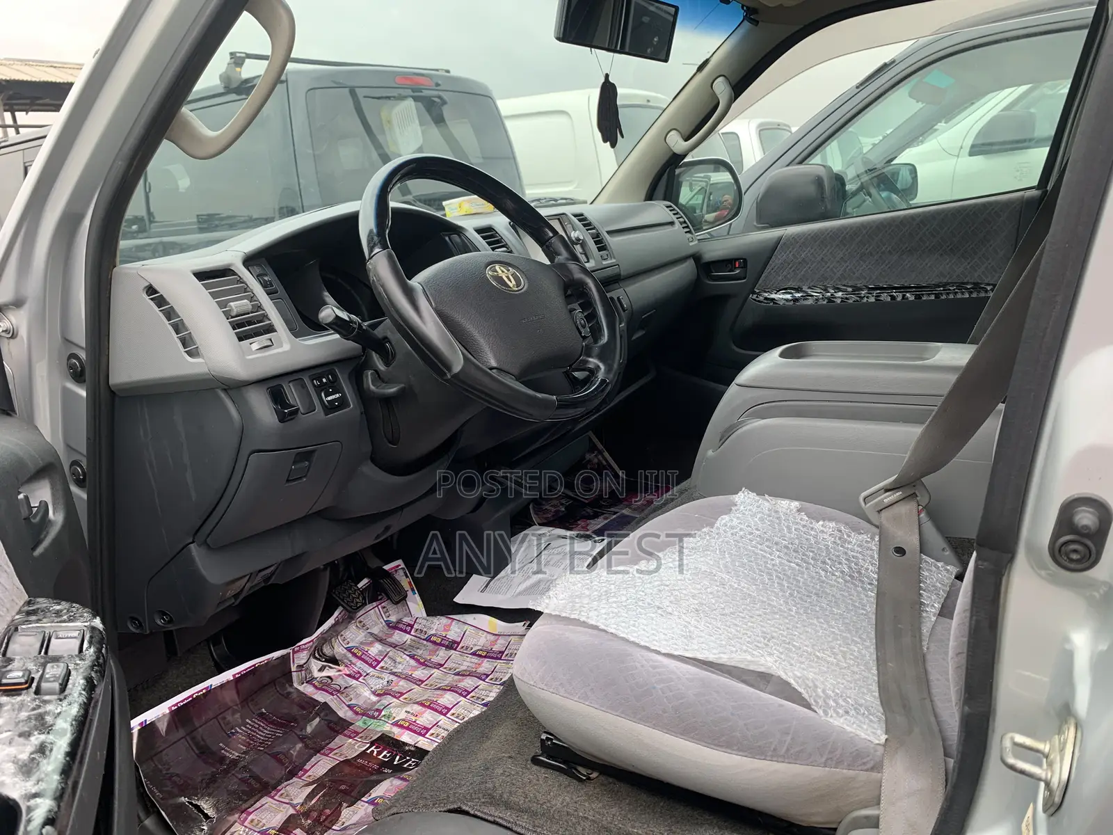 Toyota HiAce 2016 Silver