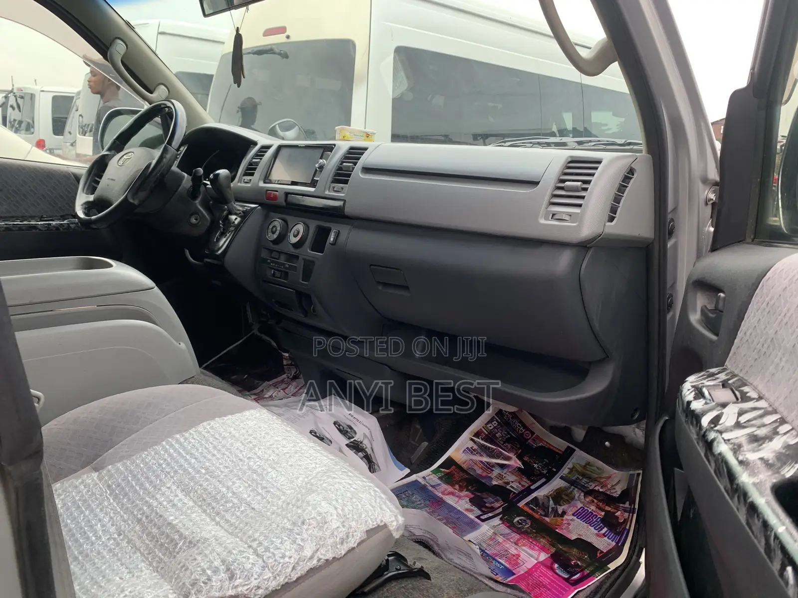 Toyota HiAce 2016 Silver