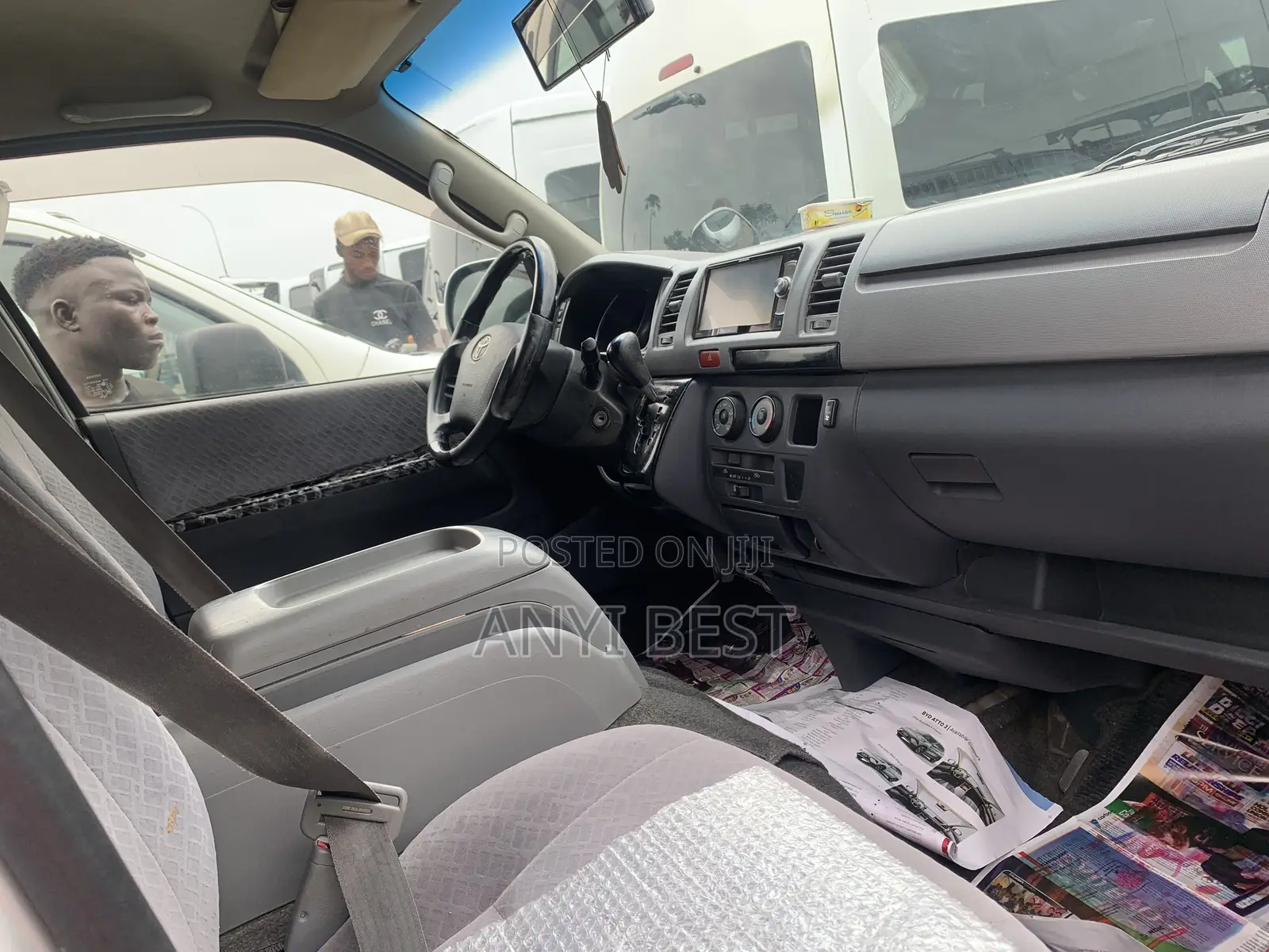 Toyota HiAce 2016 Silver