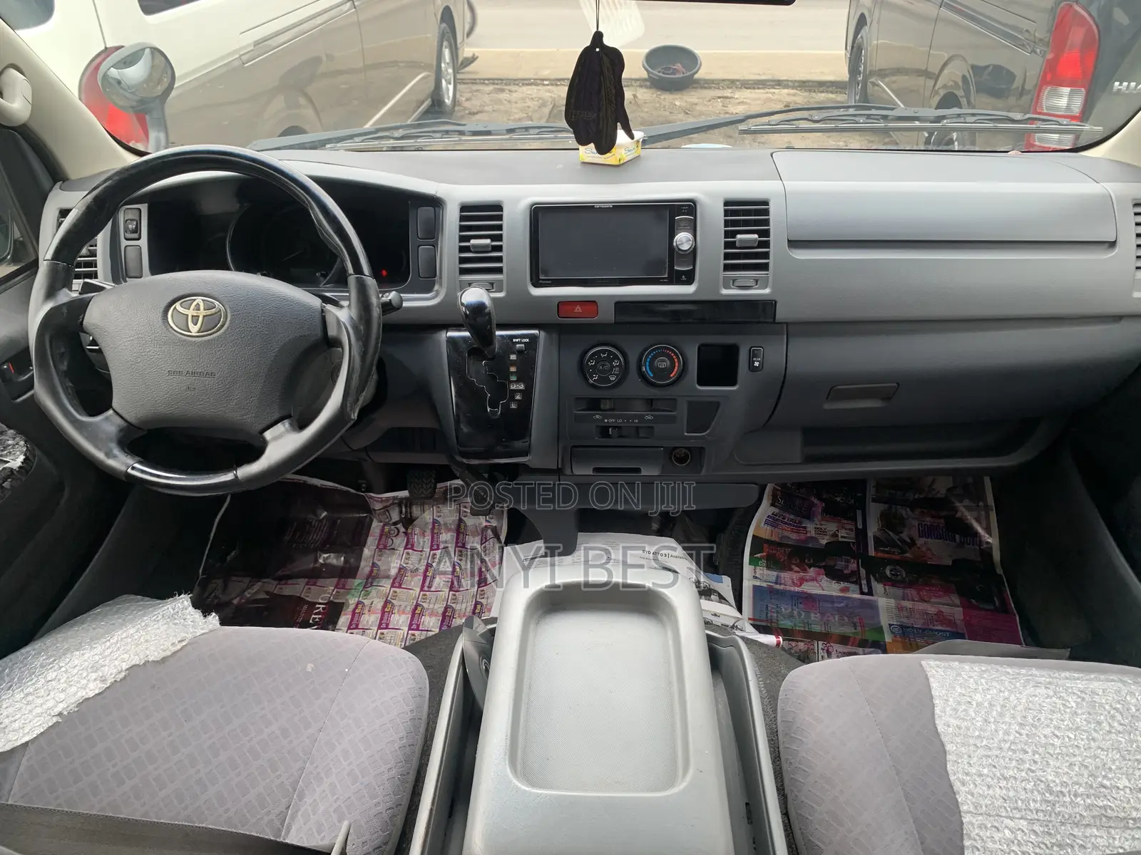 Toyota HiAce 2016 Silver