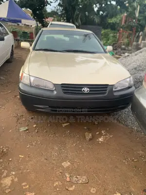 Toyota Camry LE 4dr Sedan (2.4L 4cyl 5M) 2002 Gold