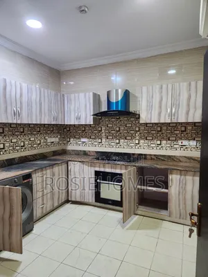 3bdrm Block of Flats in Parkview Estate for rent