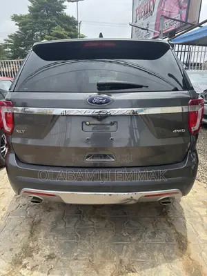 Ford Explorer XLT 4dr SUV AWD (3.5L 6cyl 6A) 2016 Gray
