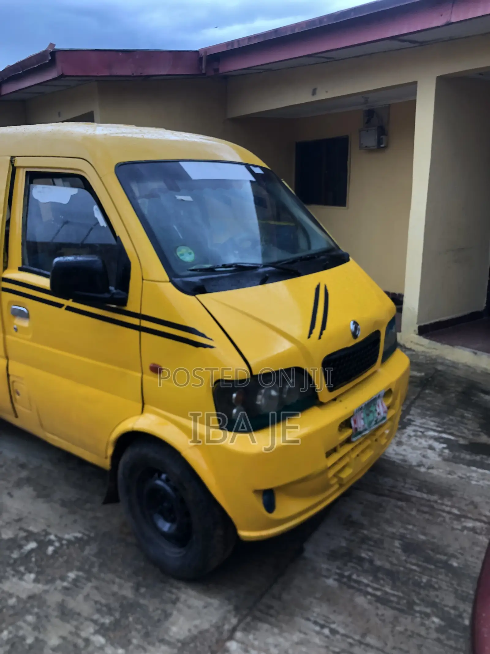 Bus 2025 Yellow