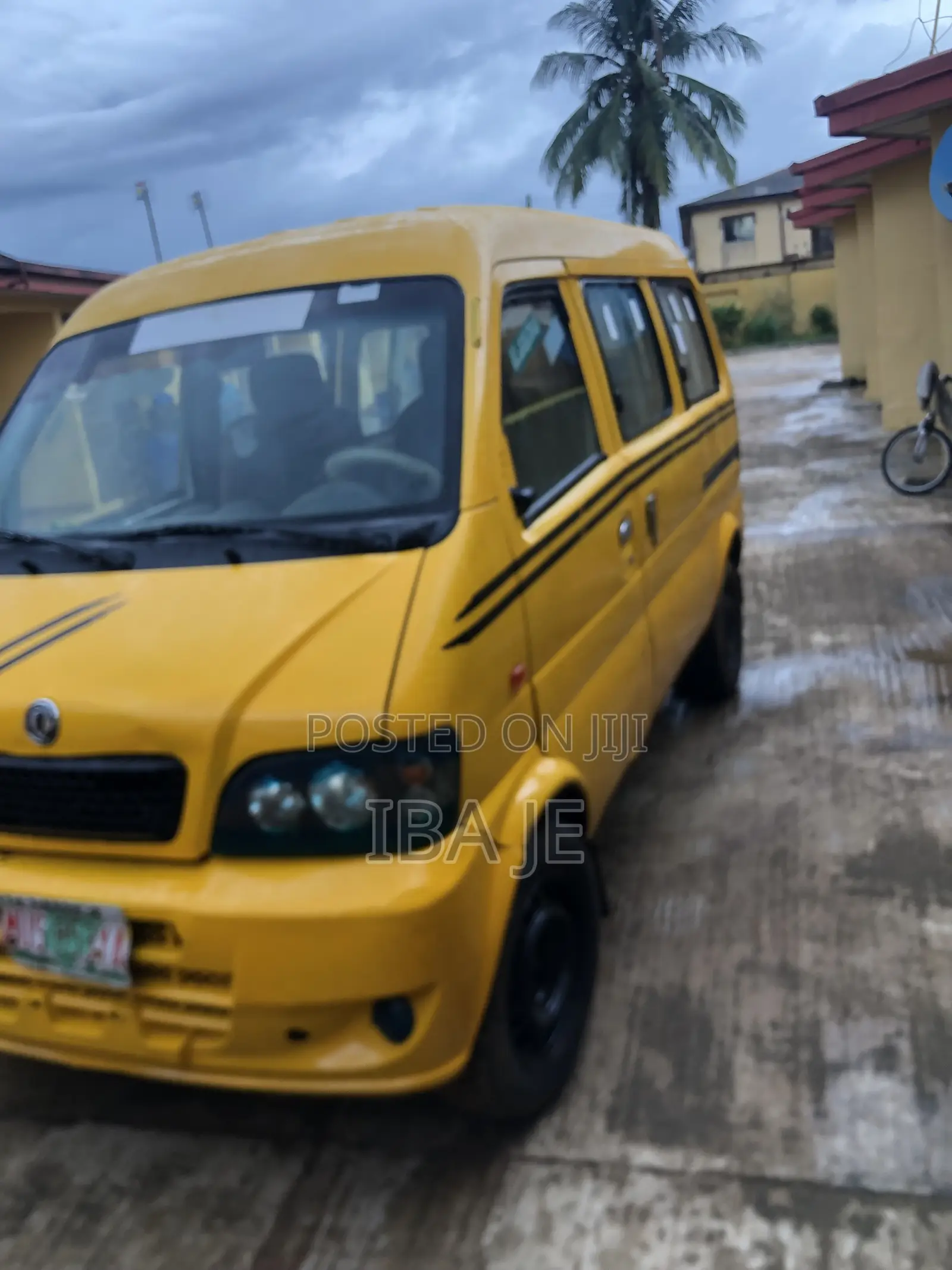 Bus 2025 Yellow