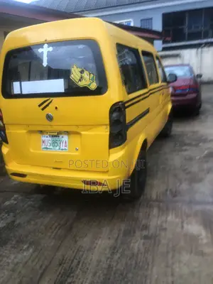 Bus 2025 Yellow