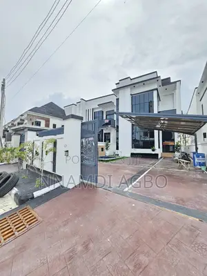 5bdrm Duplex in Lafiaji for sale