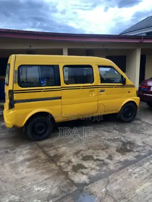 Bus 2025 Yellow