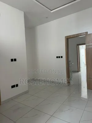 3bdrm Duplex in Chevron for rent